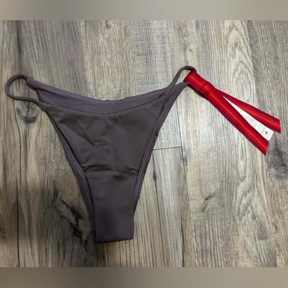 Left on Friday Skinny Dip Bottom - Picture 4 of 6